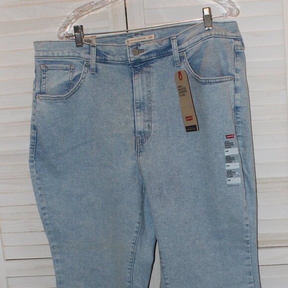 Levi’s High Waisted Crop Flare Jean - Picture 2 of 8